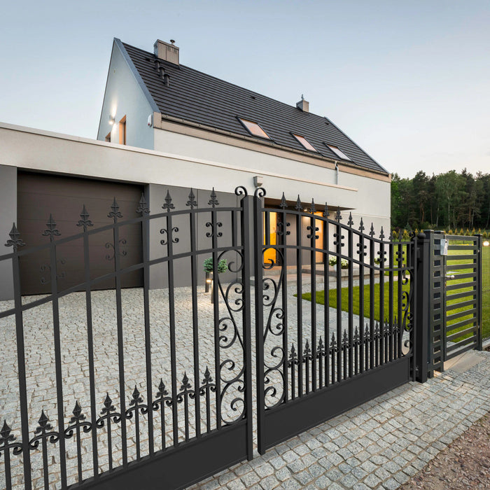 Chery Industrial 18’ x 6’ Steel Dual Swing Driveway Gate Venice‑Style